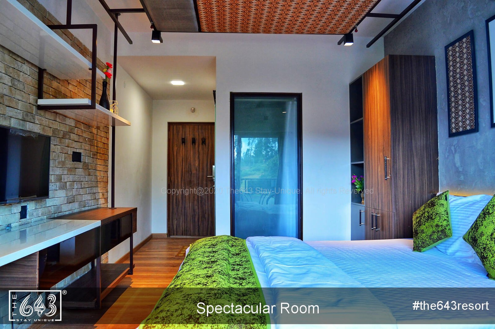Book the Spectacular Balcony Room for Couples